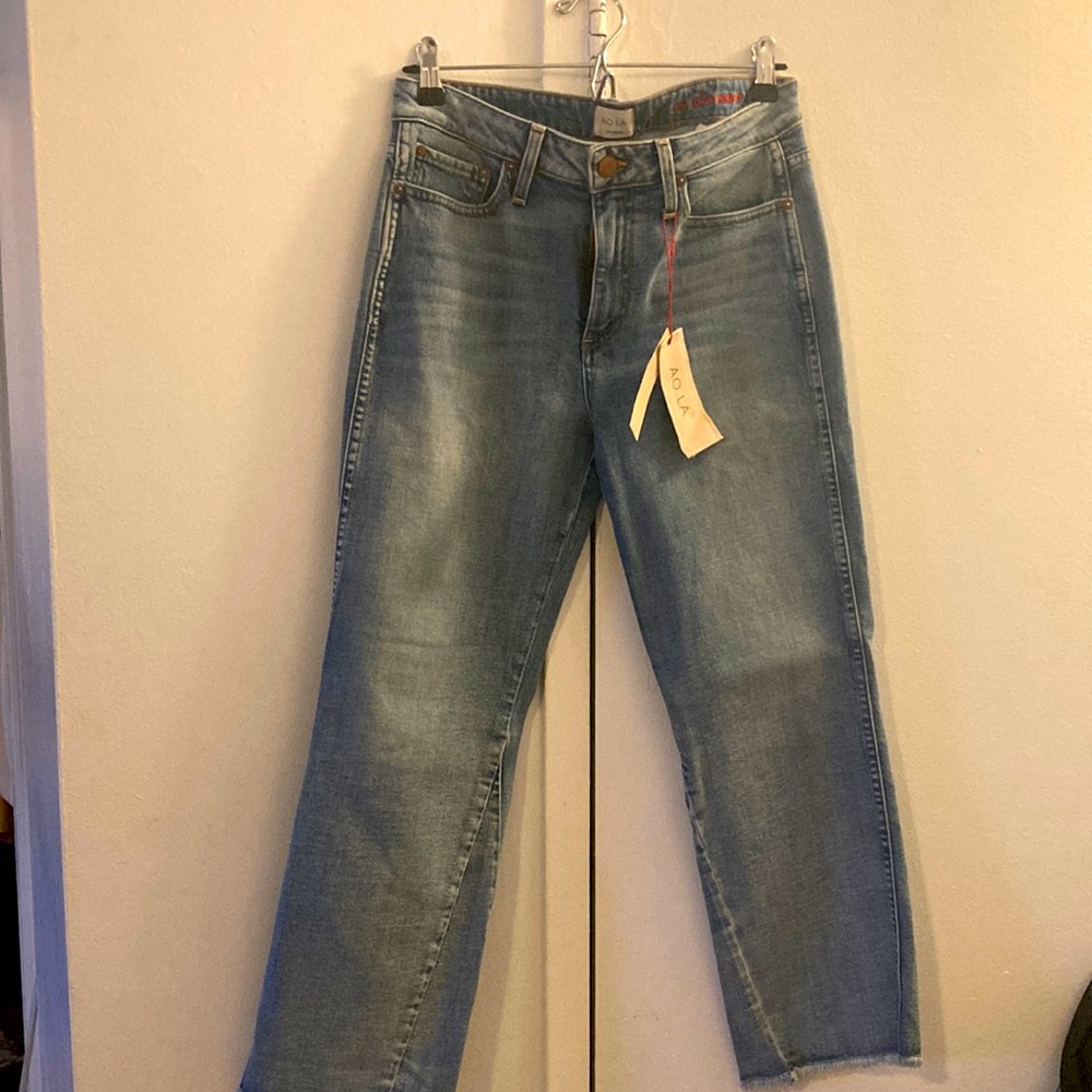 Alice + Olivia medium washed denim. New with tags. Size 28.